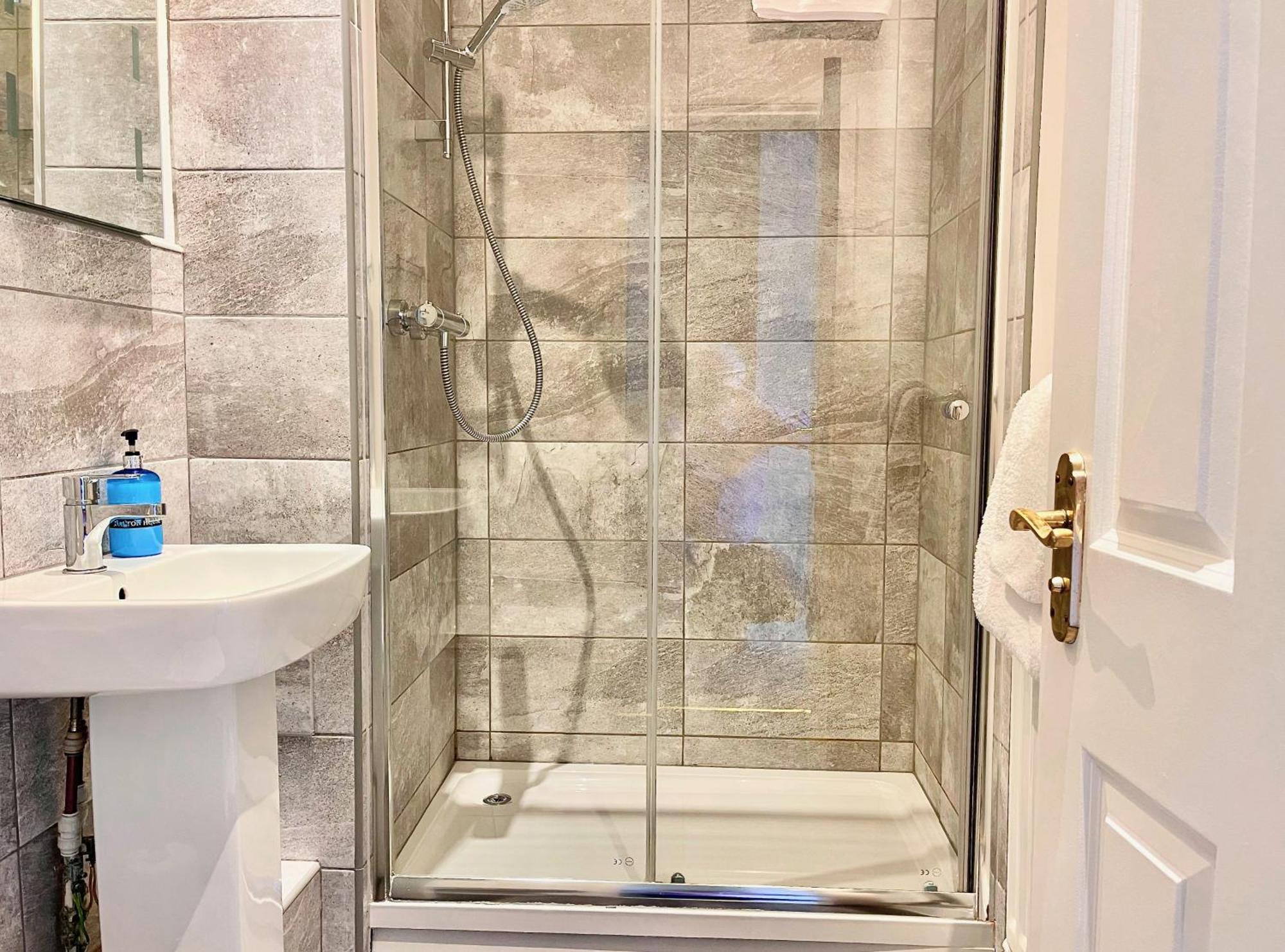 St Andrews Apartments ميدستون المظهر الخارجي الصورة