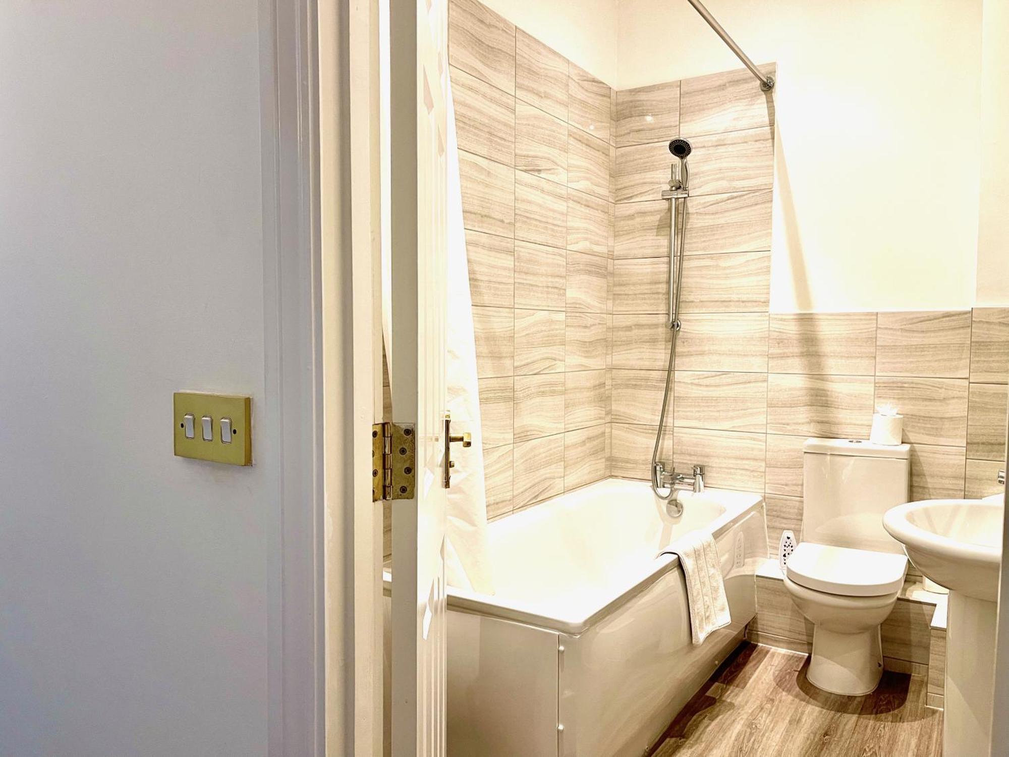 St Andrews Apartments ميدستون المظهر الخارجي الصورة