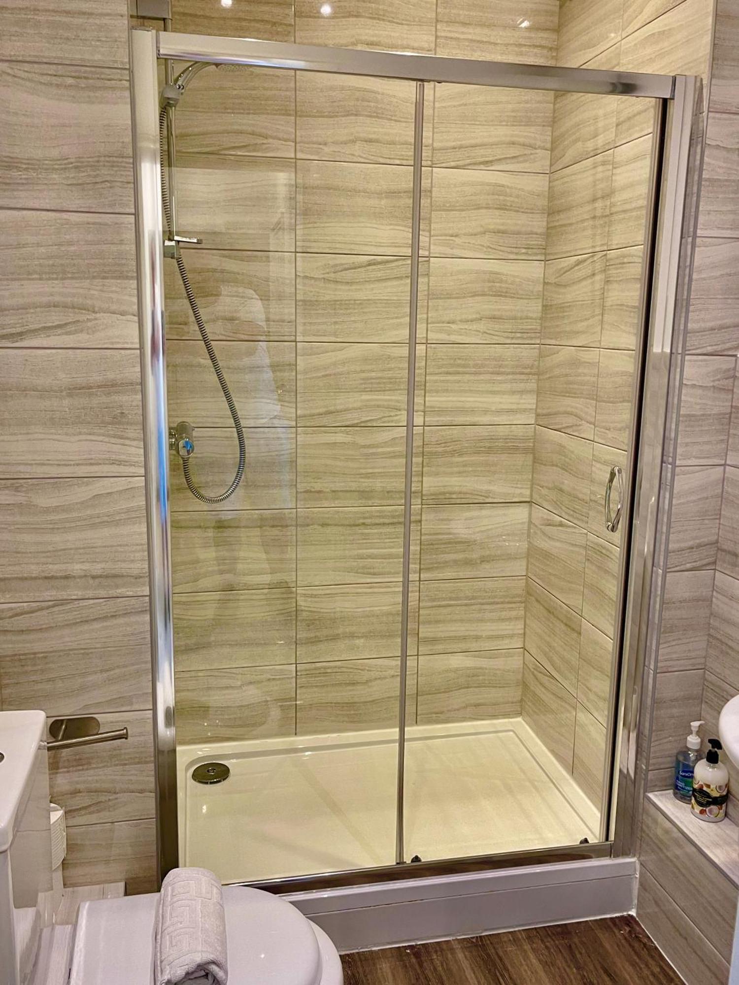 St Andrews Apartments ميدستون المظهر الخارجي الصورة